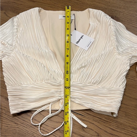 NWT Showpo Plisse Set Cream 2 Jondra Long Sleeve Blouse 4 Becca Flared Pants - Picture 8 of 9